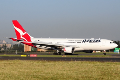 VH-EBE - A330-202 - Qantas - SYD - 07-04-2018