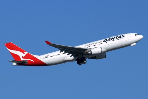 VH-EBJ - A330-202 - Qantas - SYD - 11-04-2018b