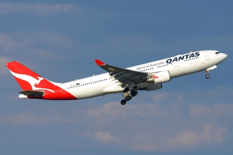 VH-EBL - A330-203 - Qantas - SYD - 09-04-2018