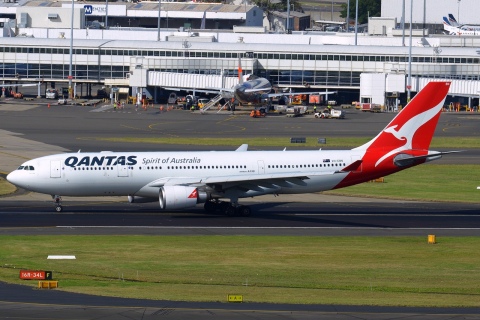 VH-EBN - A330-202 - Qantas - SYD - 14-04-2018