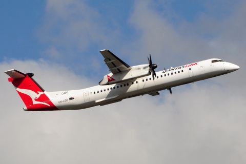 VH-LQK - DHC-8-402Q - QantasLink - SYD - 07-04-2018b