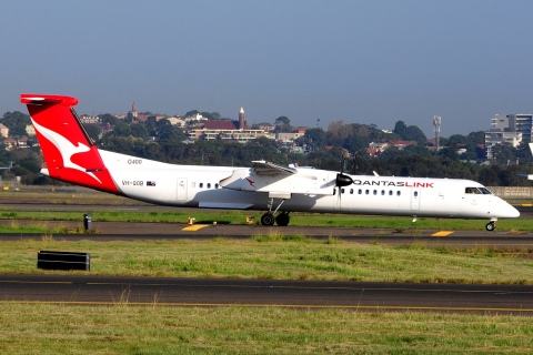 VH-QOB - DHC-8-402Q - QantasLink - SYD - 07-04-2018