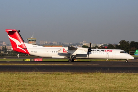 VH-QOU - DHC-8-402 - QantasLink - SYD - 07-04-2018