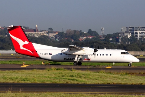 VH-SBG - DHC-8-311 - QantasLink - SYD - 07-04-2018