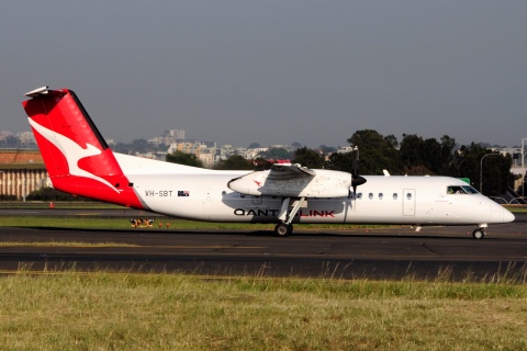 VH-SBT - DHC-8-315Q - QantasLink - SYD - 07-04-2018