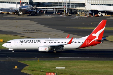 VH-VYL - 737-838(WL) - Qantas - SYD - 14-04-2018
