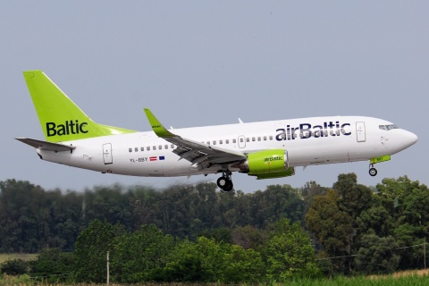 YL-BBY - 737-36Q(WL) - Air Baltic - FCO - 28-05-2018