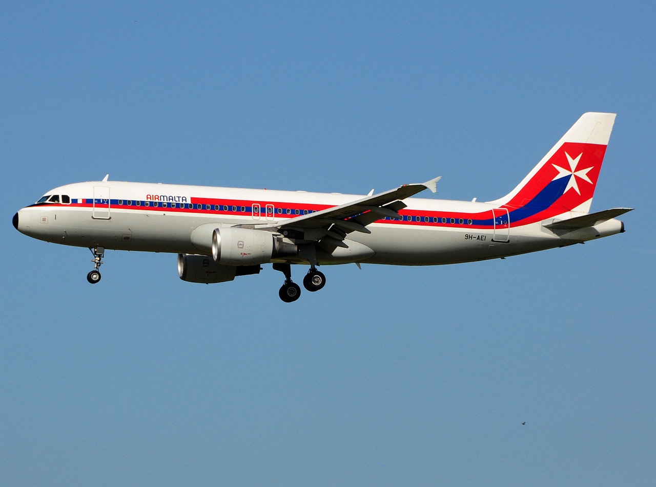 9H-AEI - A320-214 - Air Malta - AMS - 31-08-2019