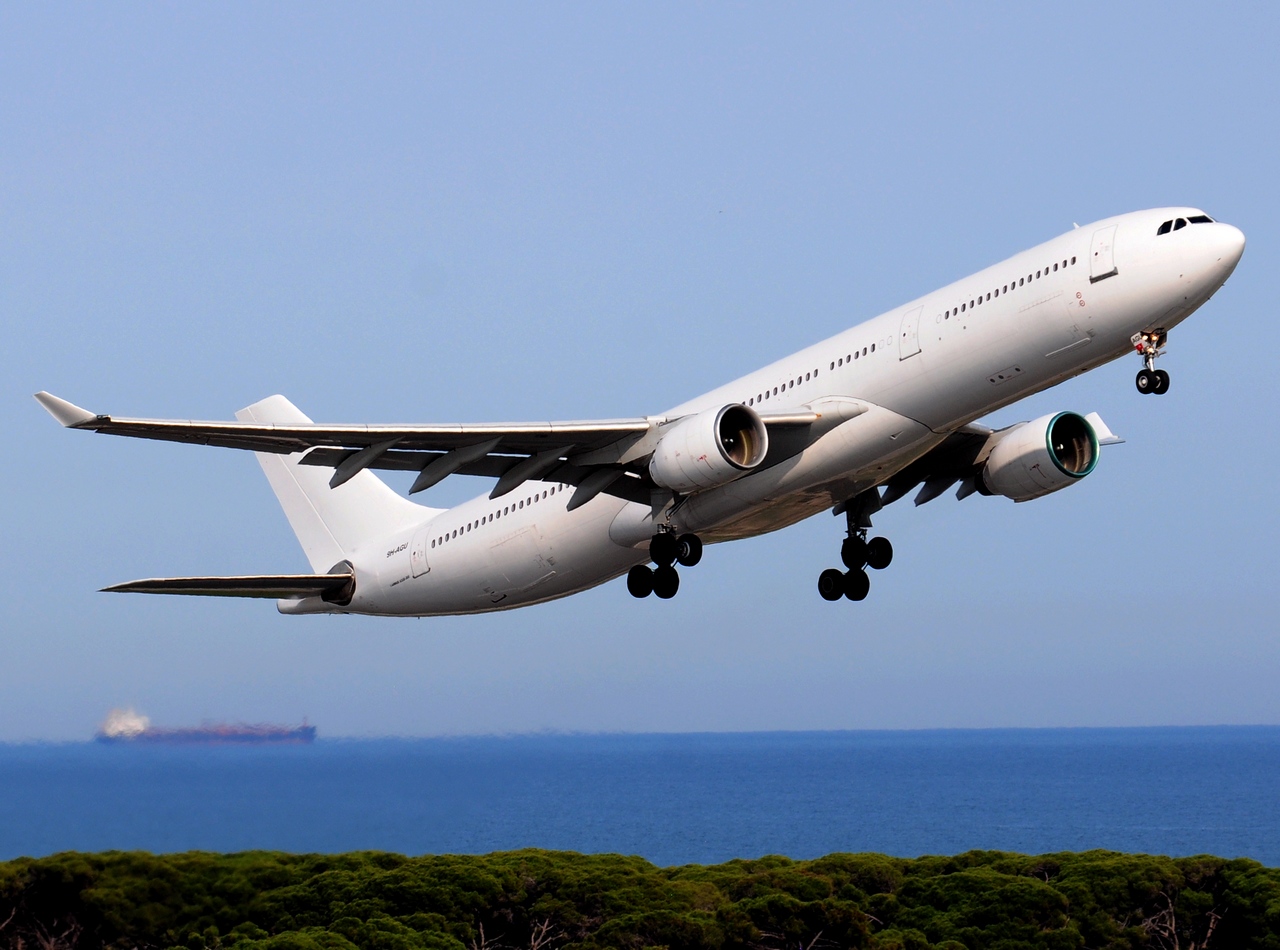 9H-AGU - A330-322 - Hi Fly Malta - BCN - 03-06-2019b