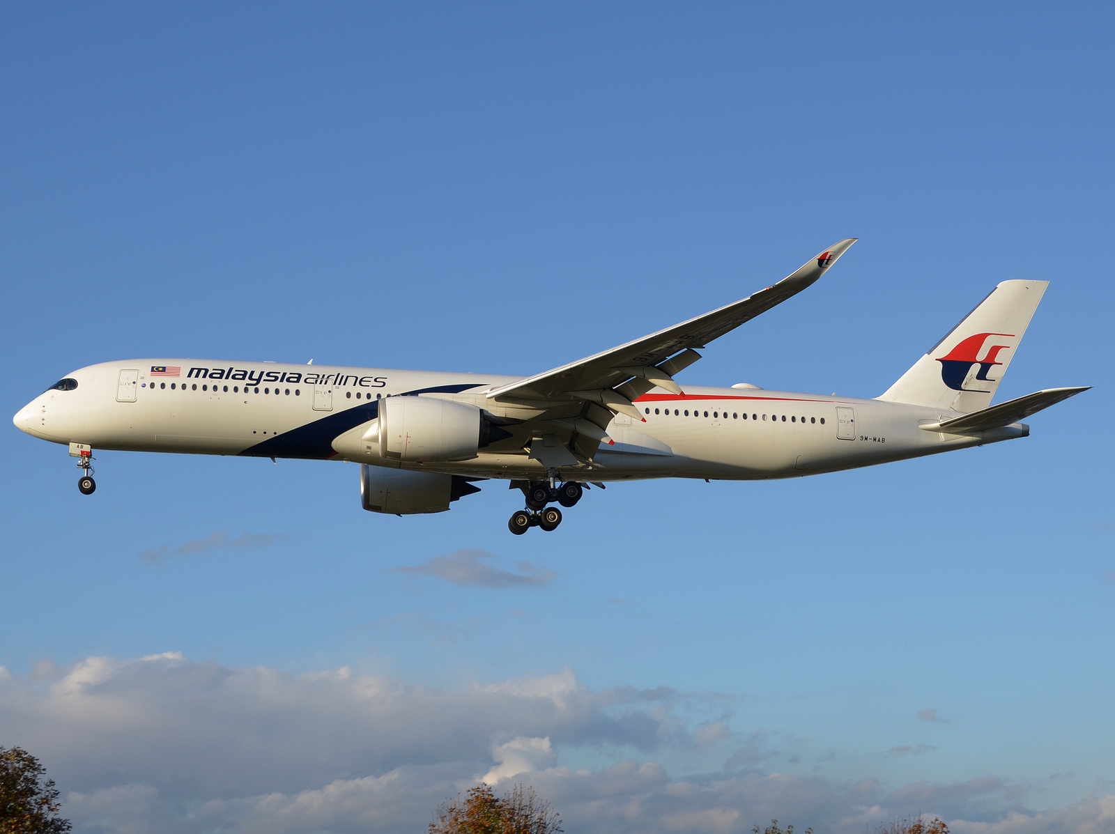 9M-MAB - A350-941 - Malaysia Airlines - LHR - 19-10-2019