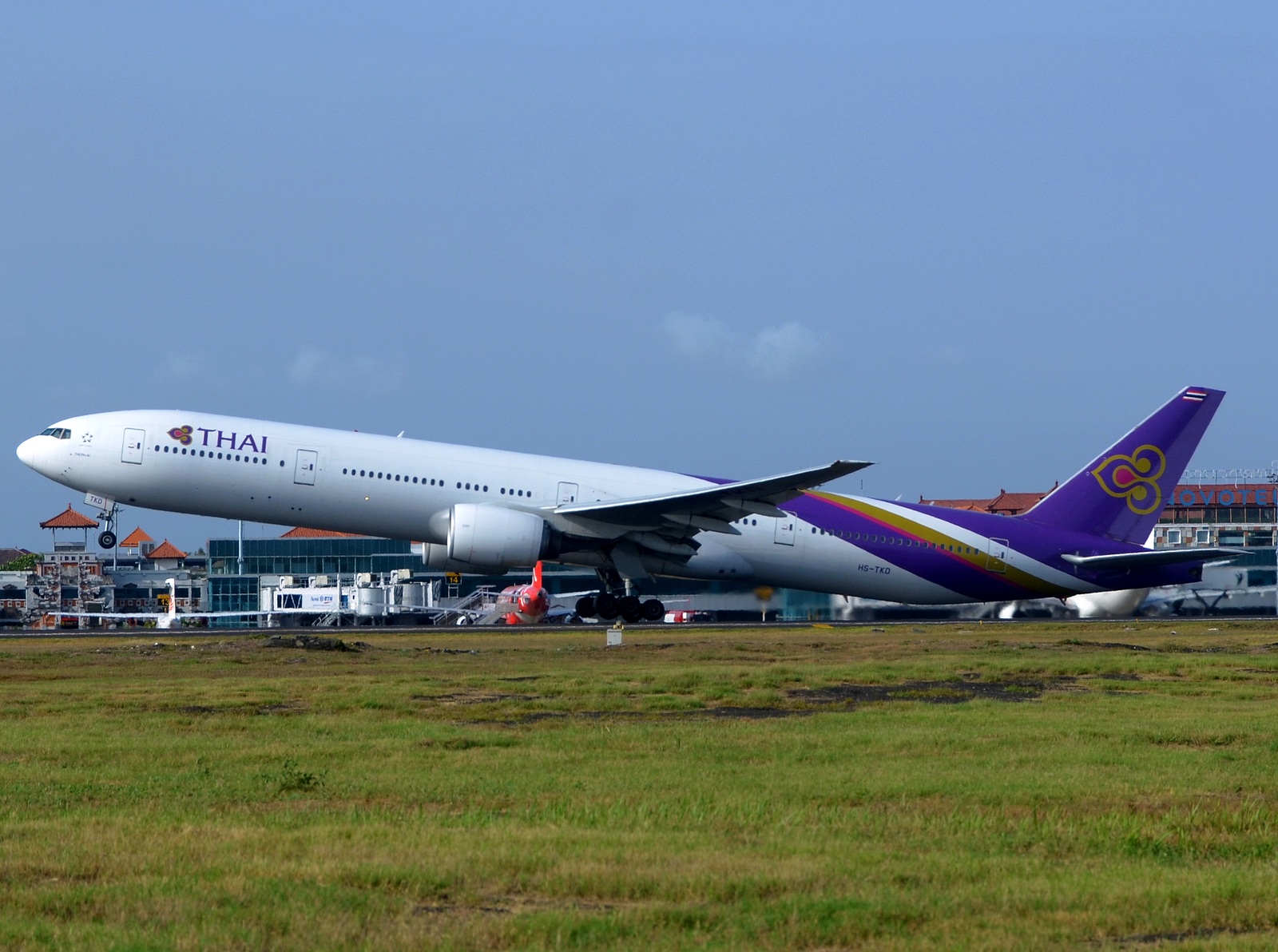 HS-TKD - 777-3D7 - Thai Airways International - DPS - 03-12-2019