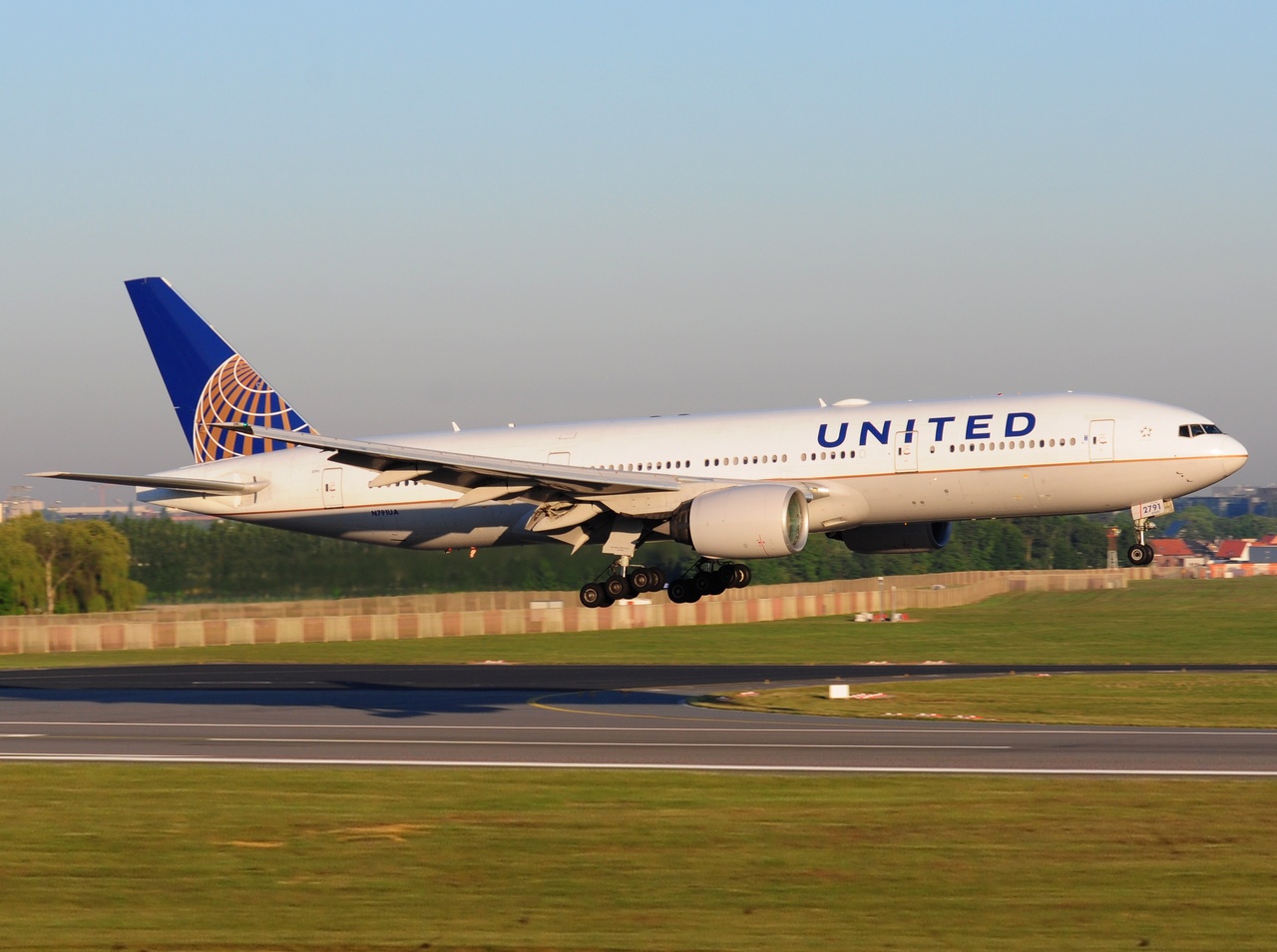 N791UA - 777-222(ER) - United Airlines - BRU - 15-05-2019