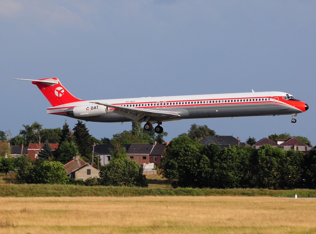 OY-RUT - MD-82 - Danish Air Transport (DAT) - CRL - 07-08-2019b