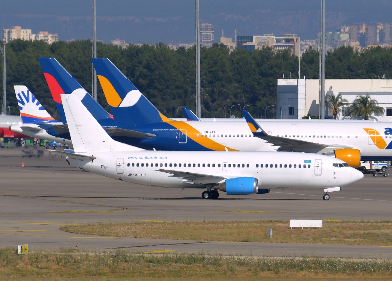 UP-B3717 - 737-322 - Sunkar Air - AYT - 22-06-2019