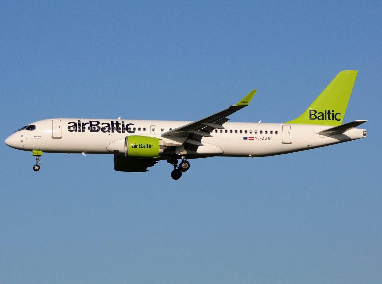 YL-AAR - A220-300 - Air Baltic - AMS - 31-08-2019