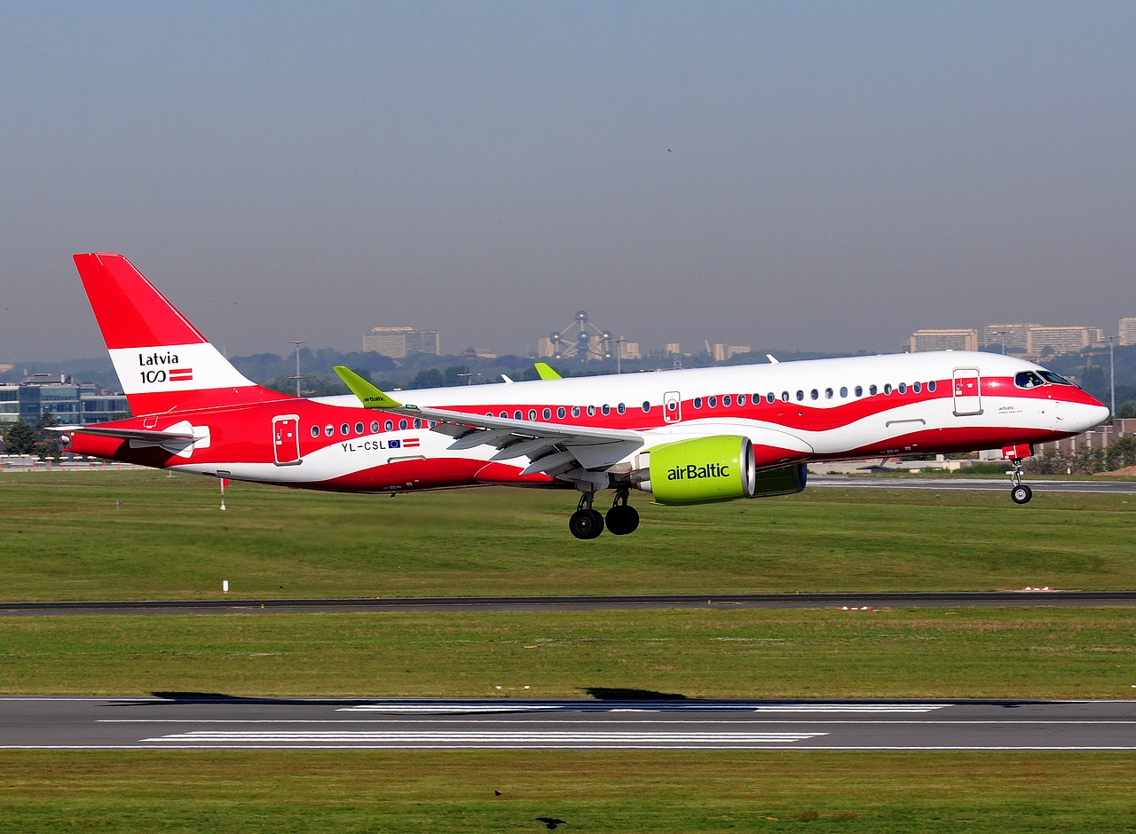 YL-CSL - A220-300 - Air Baltic - BRU - 15-05-2019b