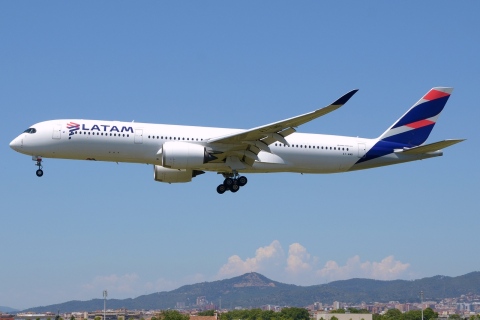 A7-AMB - A350-941 - Latam - BCN - 02-06-2019