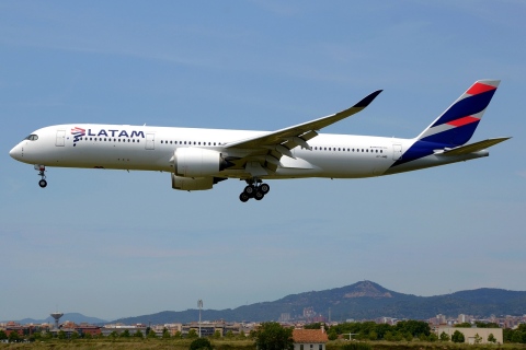 A7-AMB - A350-941 - Latam - BCN - 03-06-2019