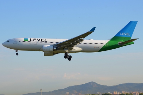 EC-MOY - A330-203 - LEVEL - BCN - 03-06-2019