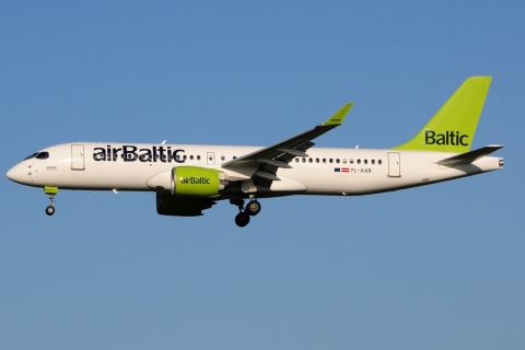 YL-AAR - A220-300 - Air Baltic - AMS - 31-08-2019