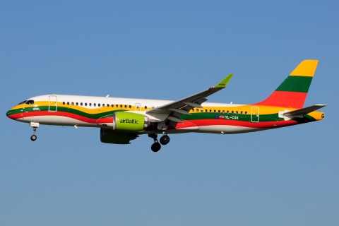 YL-CSK - A220-300 - Air Baltic - AMS - 31-08-2019