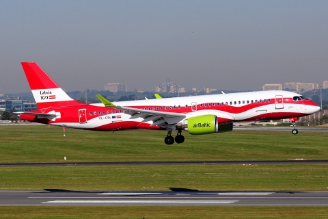 YL-CSL - A220-300 - Air Baltic - BRU - 15-05-2019b