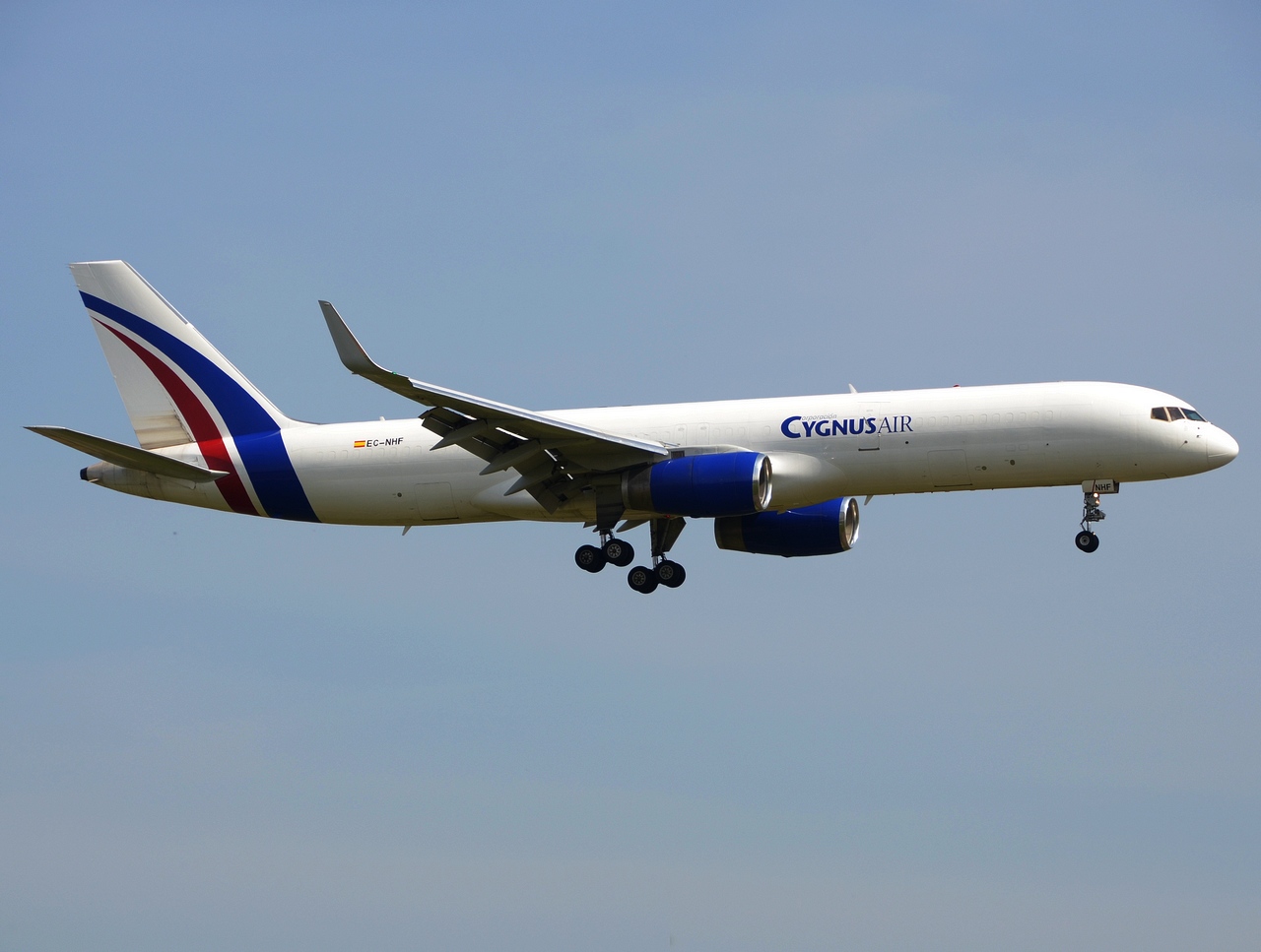 EC-NHF - 757-223(WL) - Cygnus Air - LGG - 07-05-2020