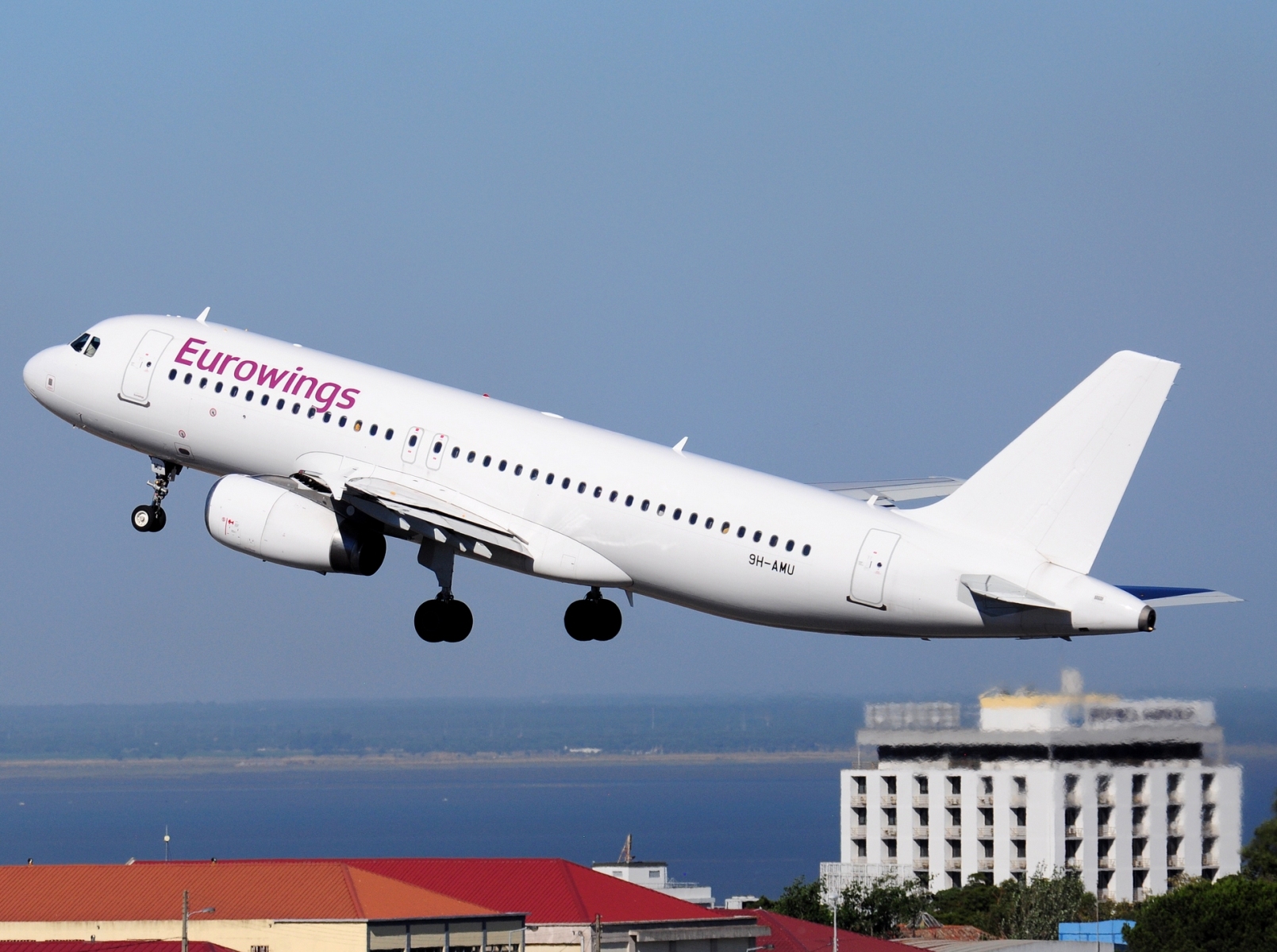 9H-AMU - A320-232 - Eurowings - LIS - 09-06-2022