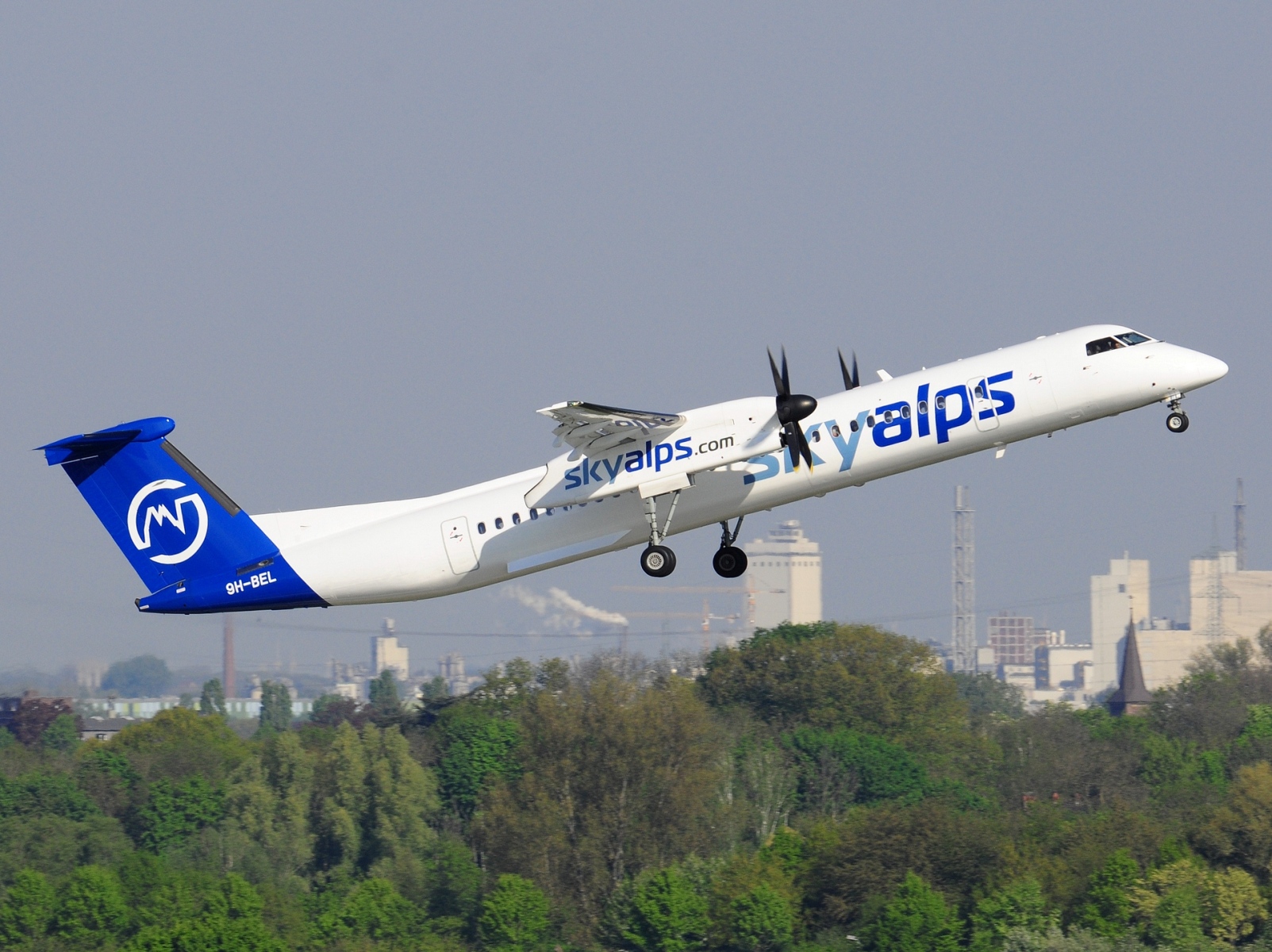 9H-BEL - DHC-8-402Q - Sky Alps - DUS - 24-04-2022