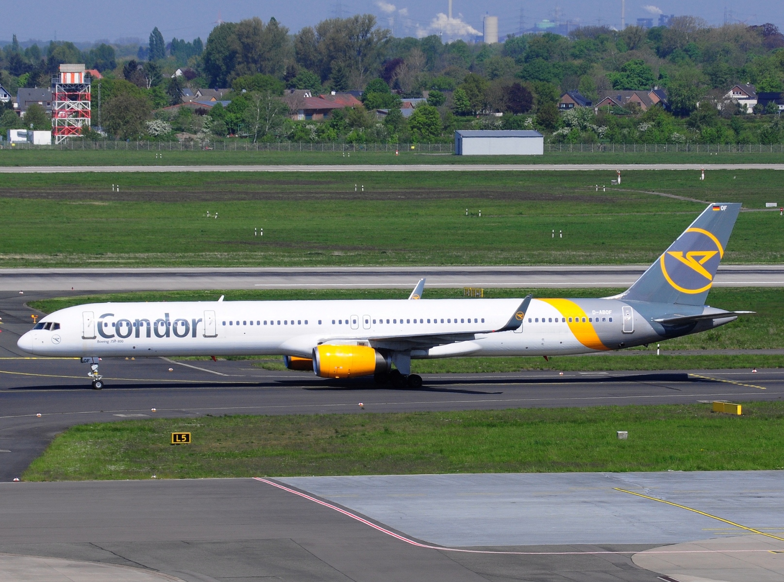 D-ABOF - 757-330(WL) - Condor - DUS - 24-04-2022