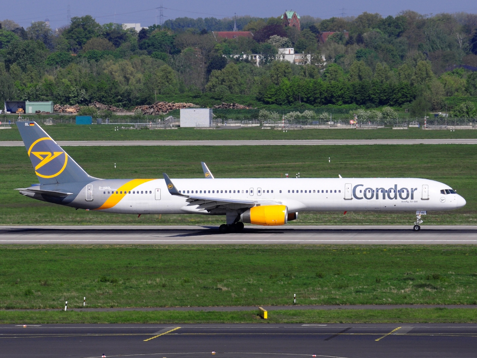 D-ABOL - 757-330(WL) - Condor - DUS - 24-04-2022