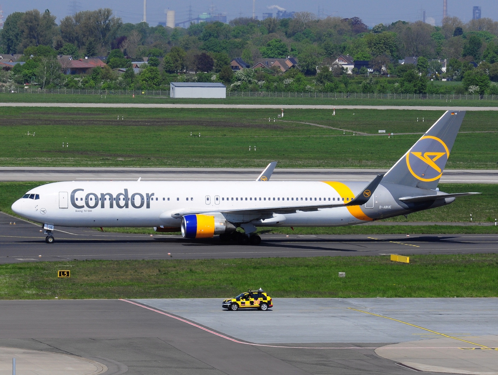 D-ABUE - 767-330(ER)(WL) - Condor - DUS - 24-04-2022b