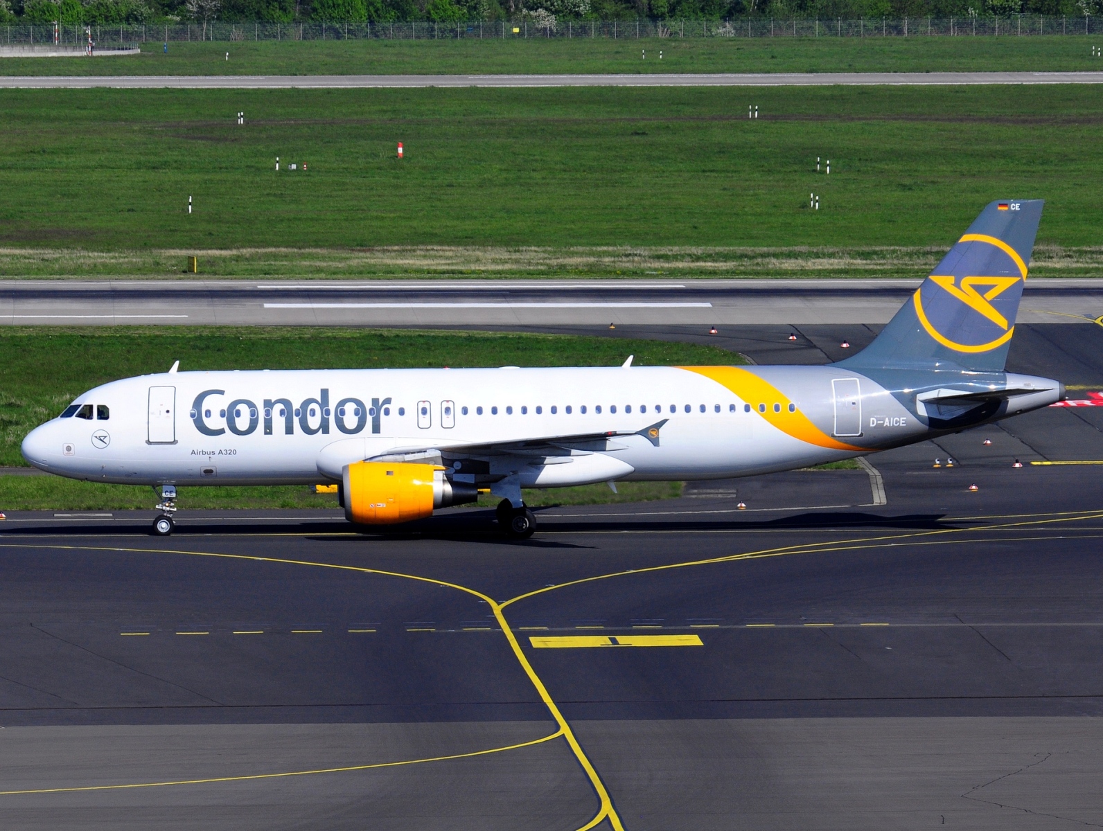 D-AICE - A320-212 - Condor - DUS - 24-04-2022