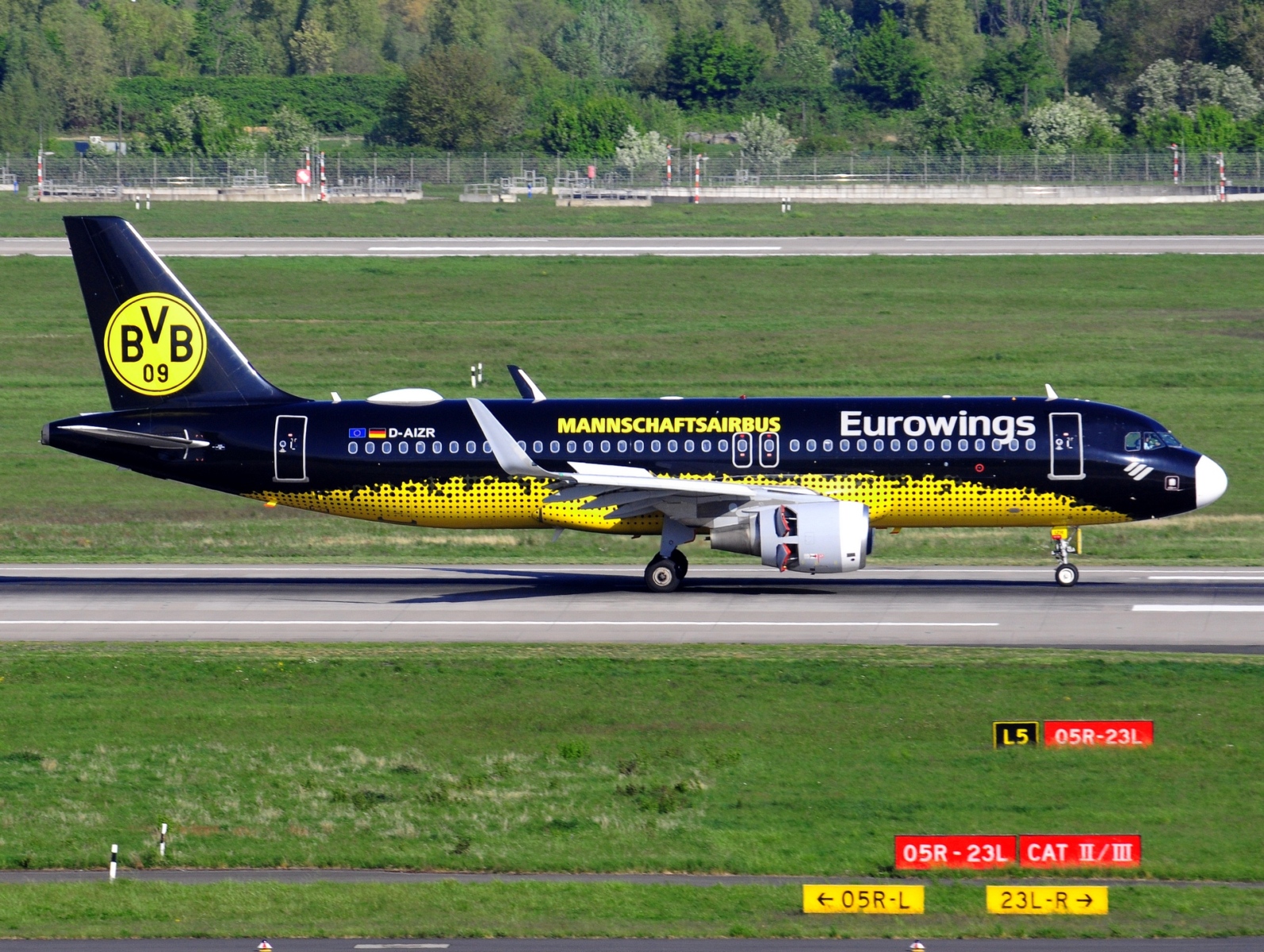 D-AIZR - A320-214(WL) - Eurowings - DUS - 24-04-2022