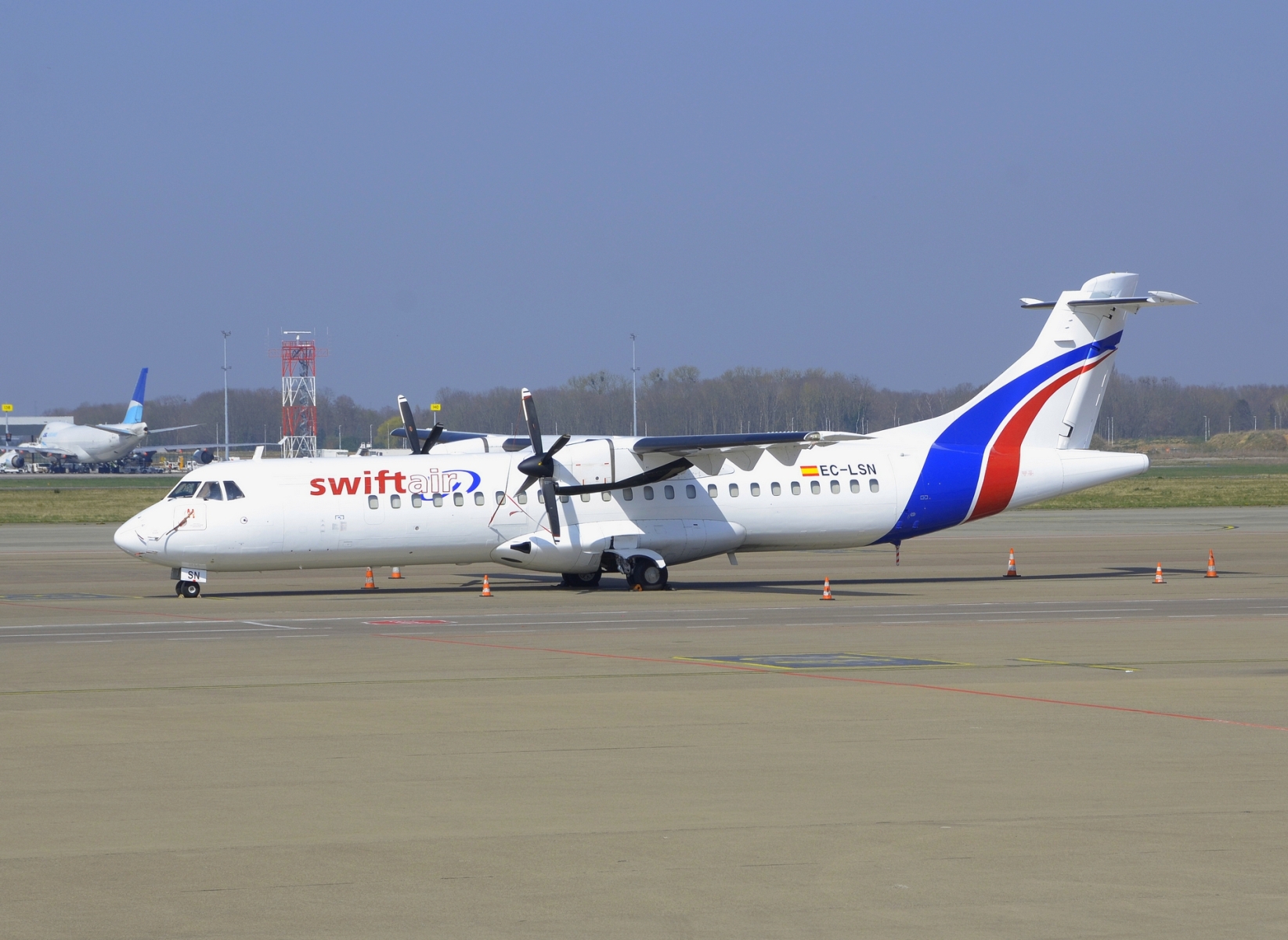 EC-LSN - ATR 72-202 - Swiftair - LGG - 26-03-2022