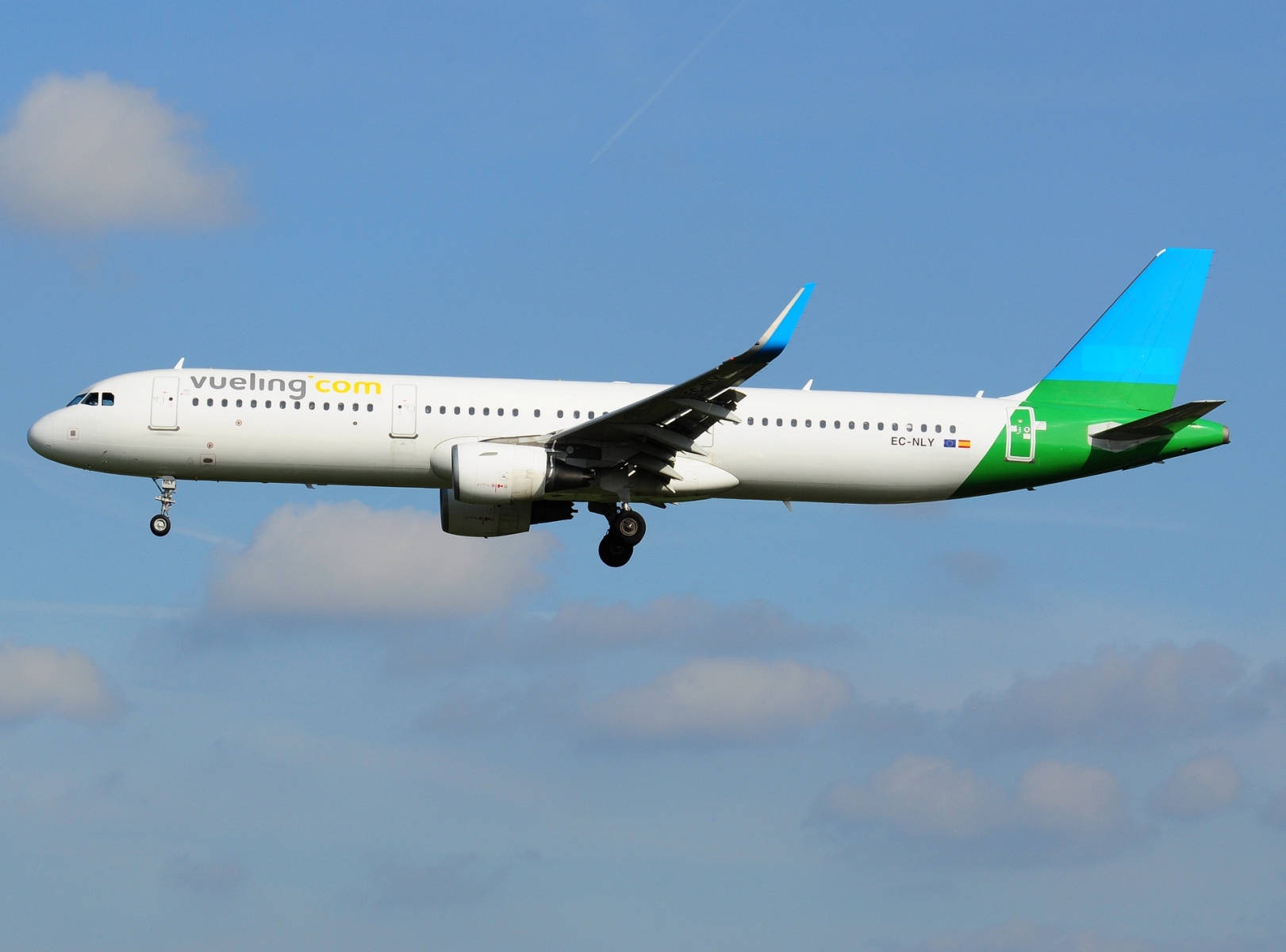 EC-NLY - A321-211(WL) - Vueling - BRU - 15-04-2022