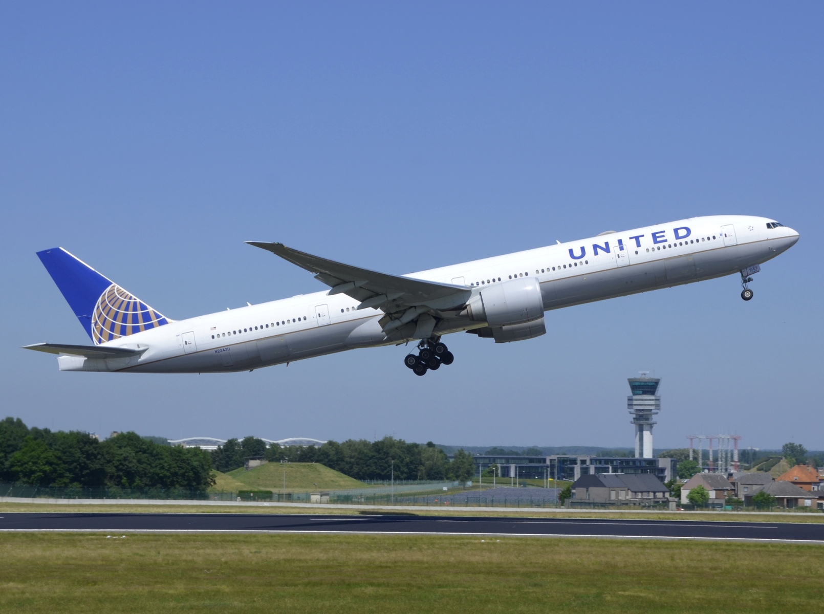 N2243U - 777-300(ER) - United Airlines - BRU - 22-06-2022