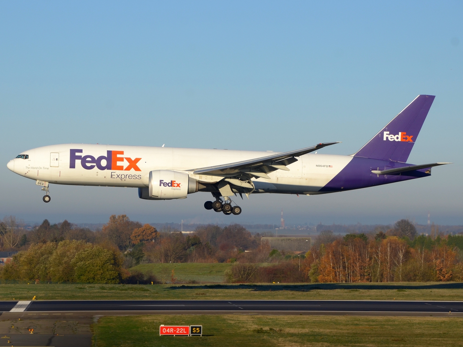 N864FD - 777-FS2 - Federal Express (FedEx) - LGG - 12-12-2022