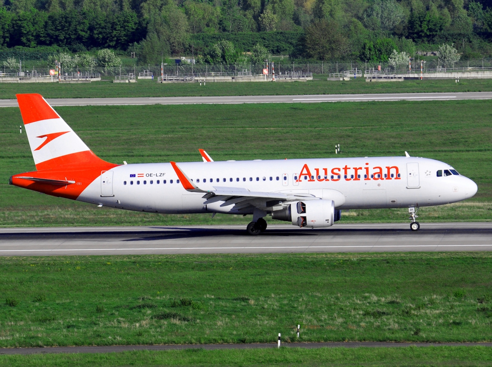 OE-LZF - A320-214(WL) - Austrian Airlines - DUS - 24-04-2022