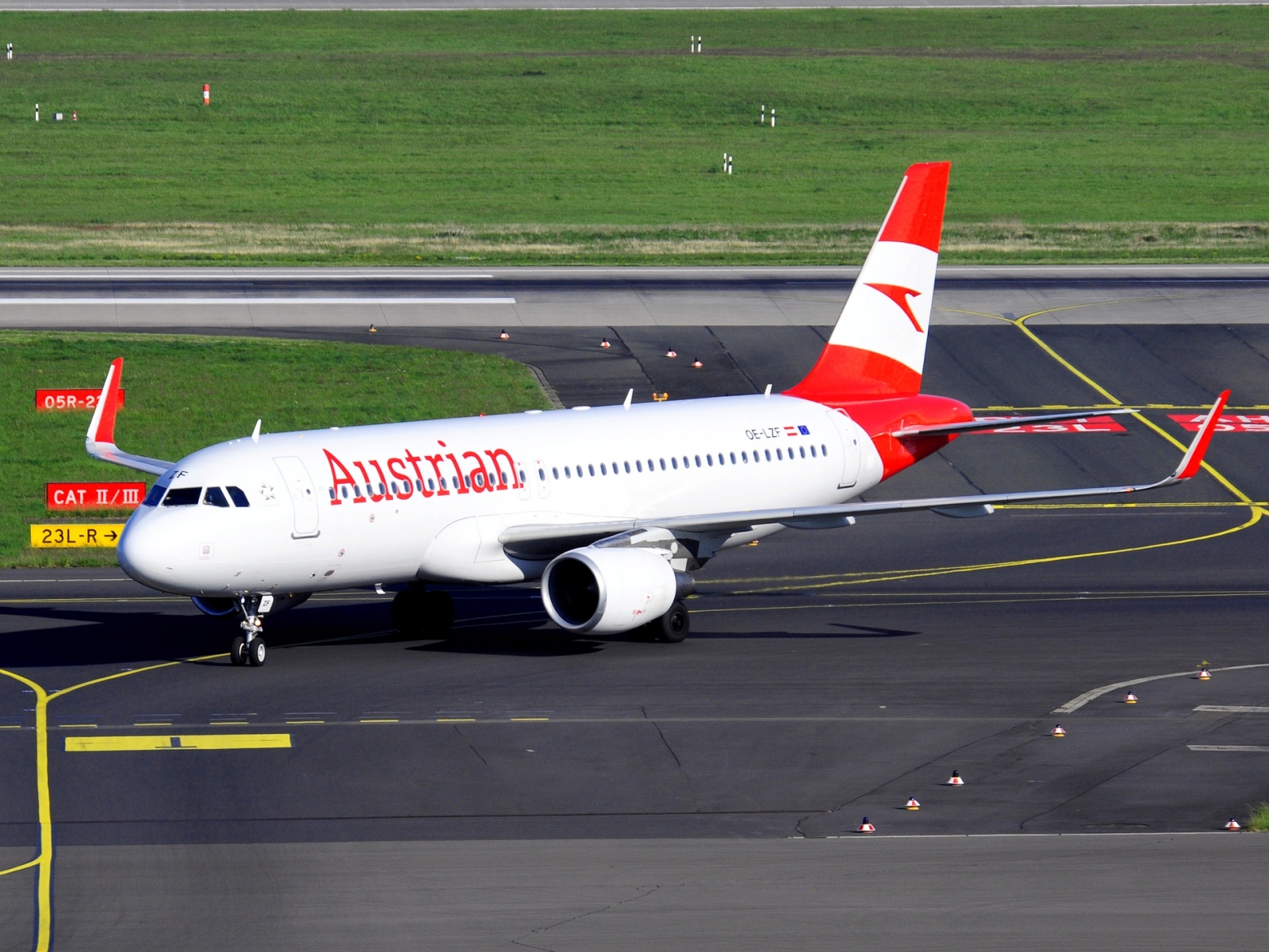 OE-LZF - A320-214(WL) - Austrian Airlines - DUS - 24-04-2022b