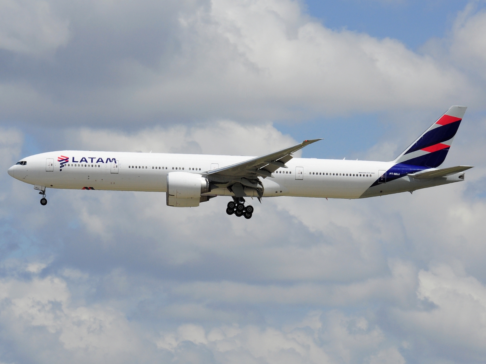 PT-MUJ - 777-32W(ER) - LATAM Airlines Brasil - MAD - 04-05-2022