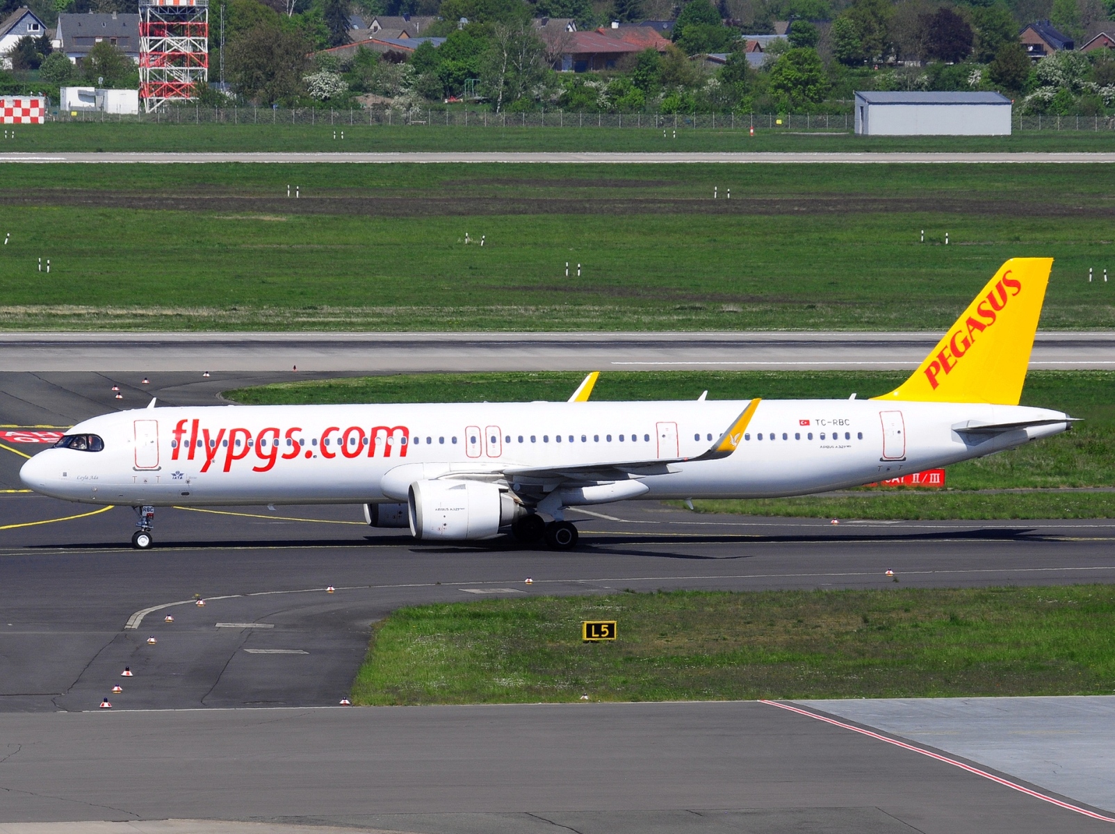 TC-RBC - A321-251NX(WL) - Pegasus - DUS - 24-04-2022b