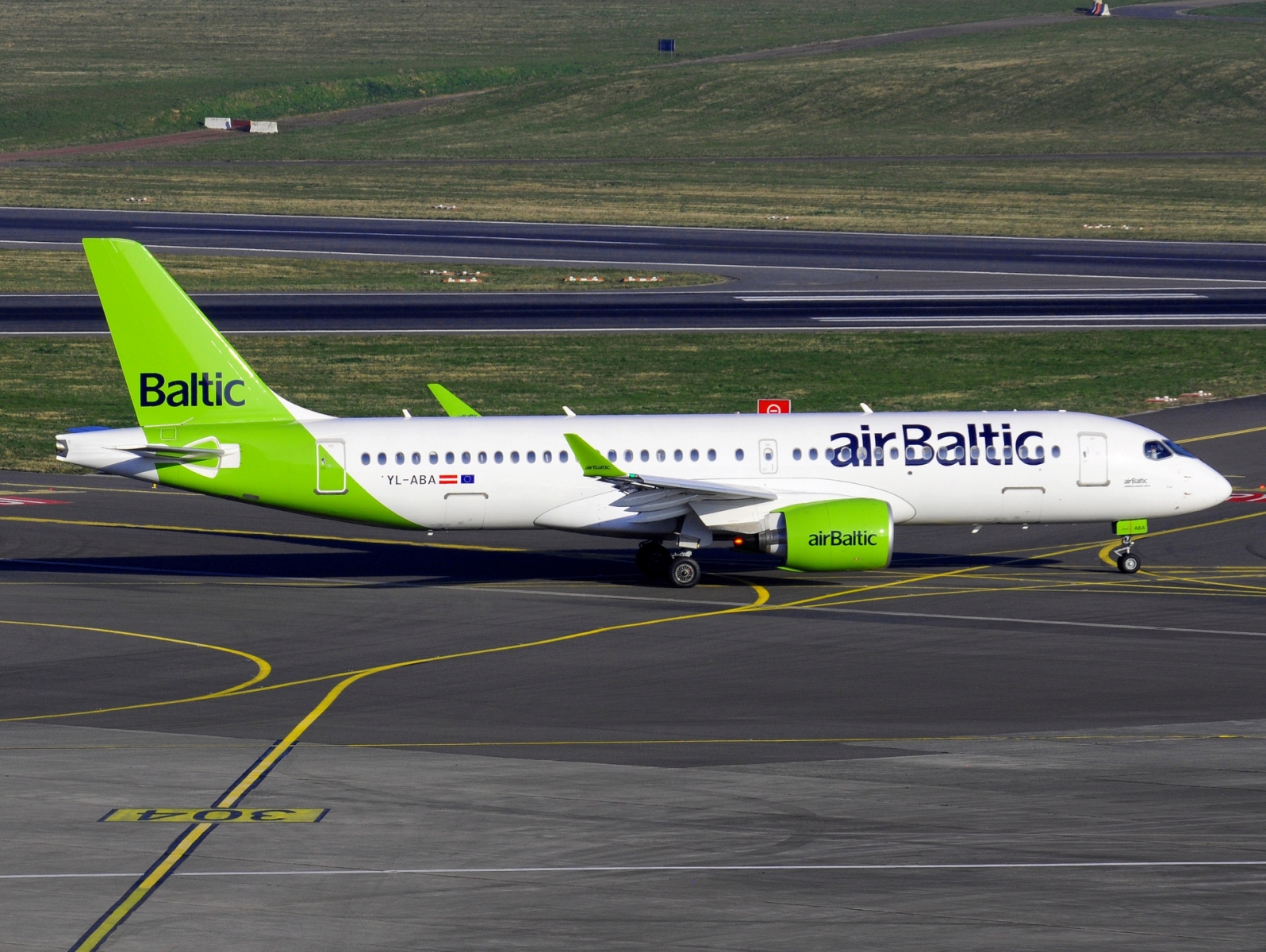 YL-ABA - A220-300 - Air Baltic - BRU - 27-03-2022b