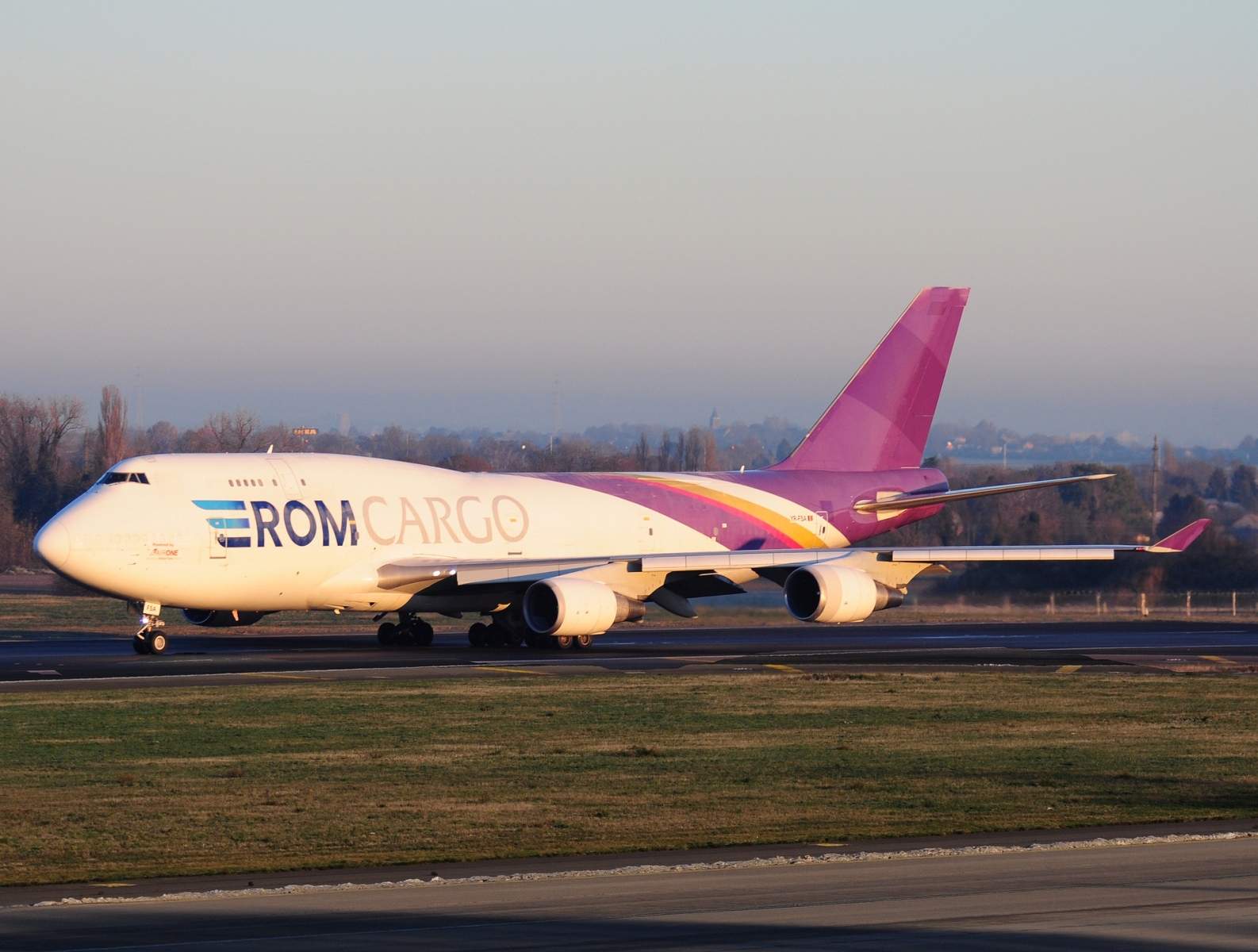 YR-FSA - 747-4D7 - Rom Cargo Airlines - LGG - 12-12-2022