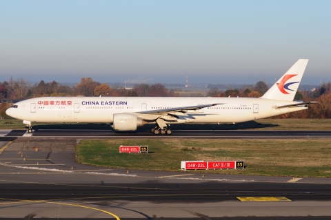 B-2020 - 777-39P(ER) - China Eastern Airlines - LGG - 12-12-2022