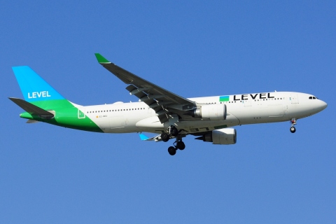 EC-MOU - A330-203 - LEVEL - MAD - 05-05-2022
