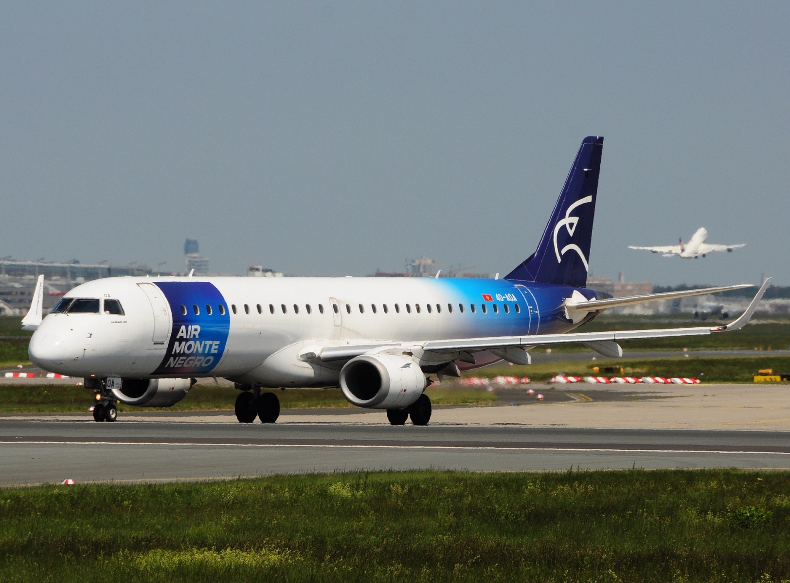 4O-AOA - ERJ-195LR (ERJ-190-200 LR) - Air Montenegro - FRA - 25-05-2023b
