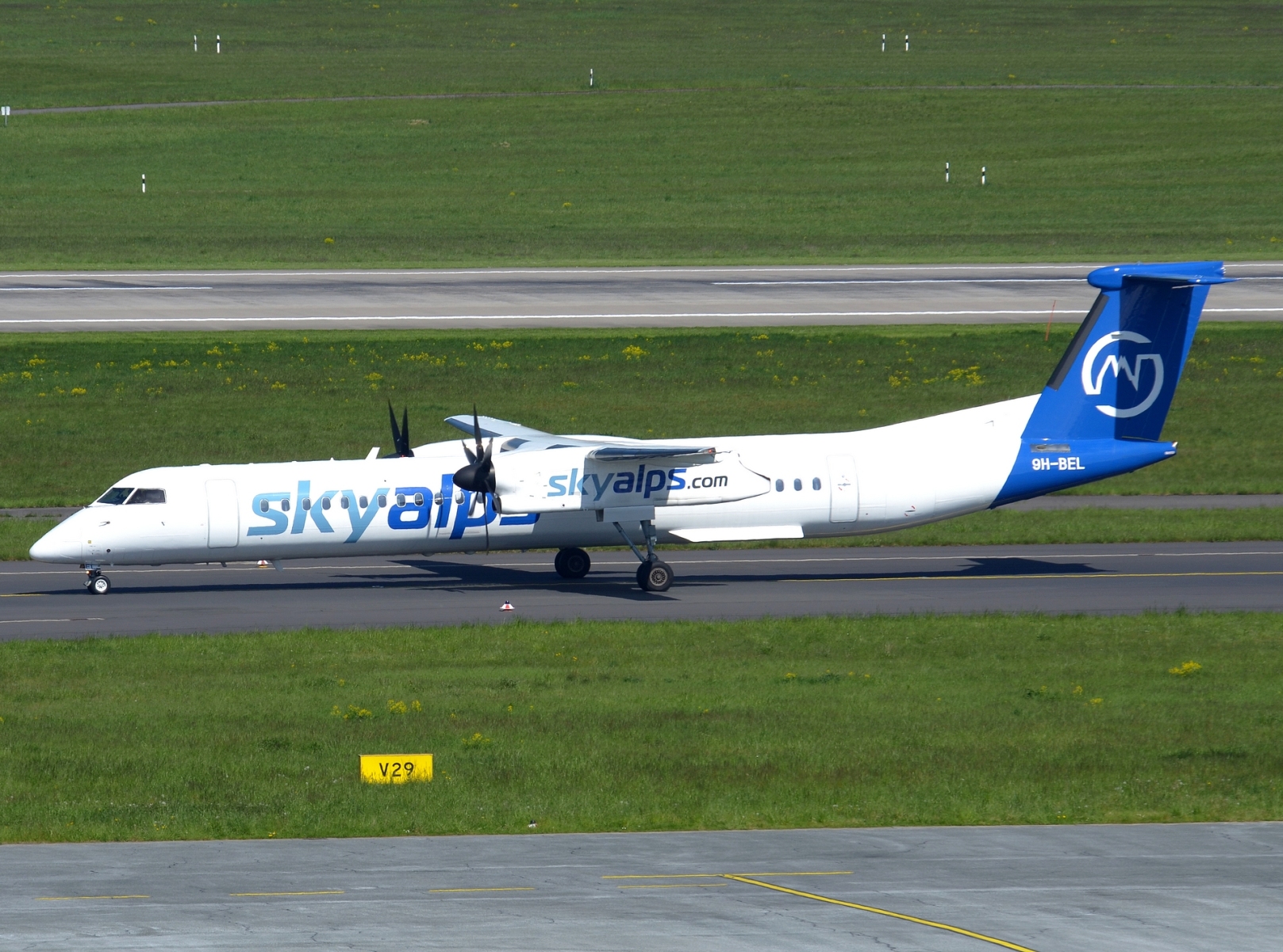 9H-BEL - DHC-8-402Q - Sky Alps - DUS - 30-04-2023
