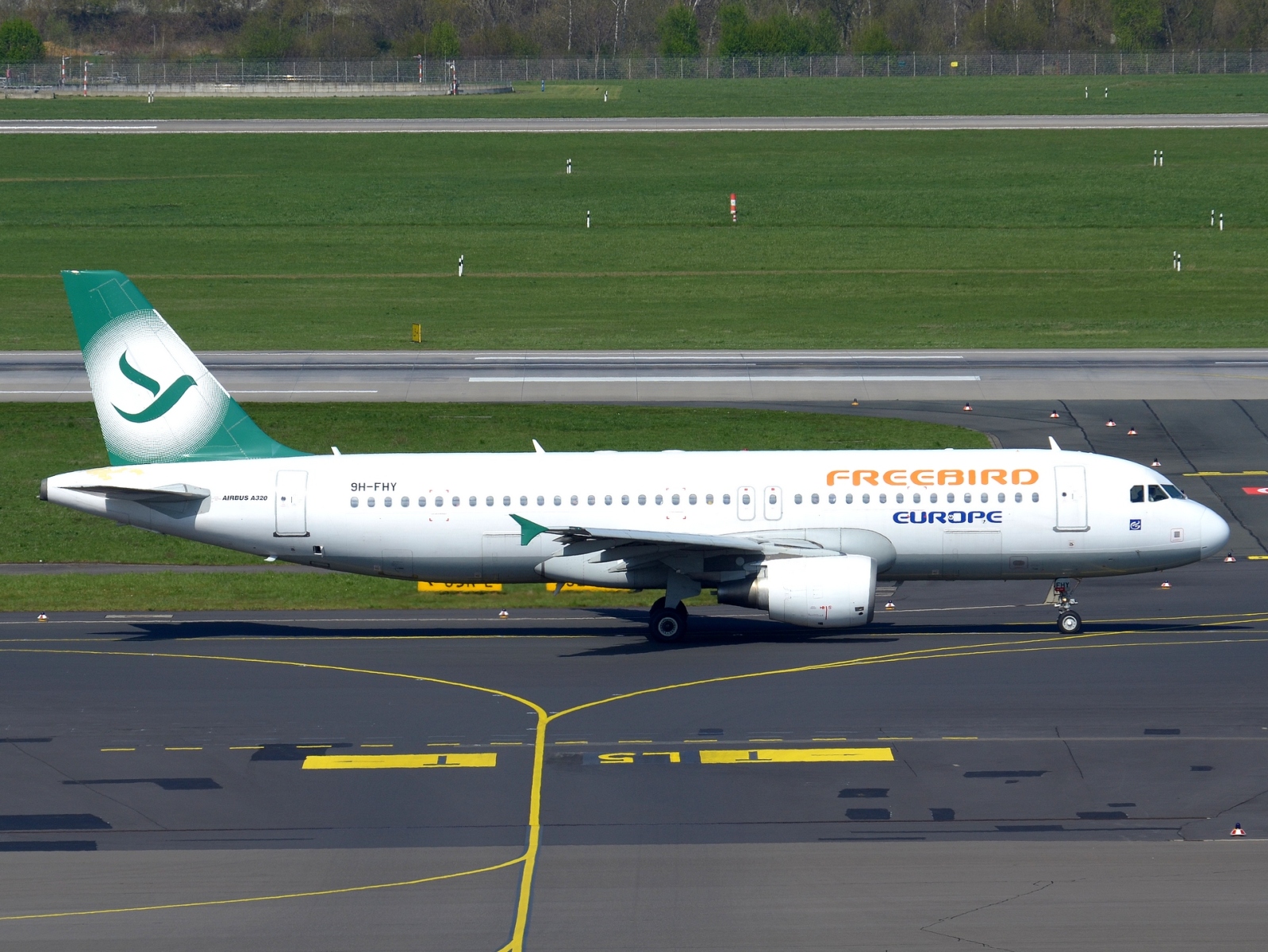 9H-FHY - A320-214 - Freebird Airlines Europe - DUS - 05-04-2023