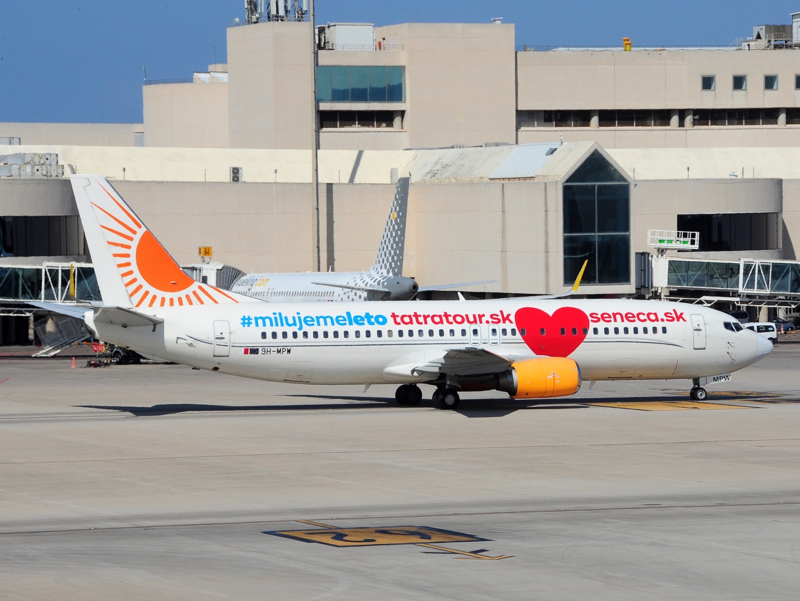 9H-MPW - 737-484 - Air Horizont - PMI - 25-06-2023b